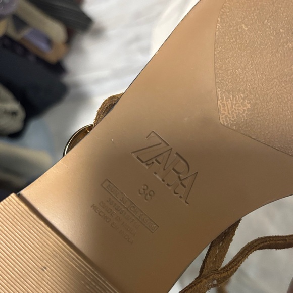 Zara cow leather la Elegant Tan Sandals - Picture 8 of 8